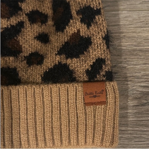 NWOT Britt’s Knits Leopard Print Beanie with Pom Pom - Picture 2 of 4